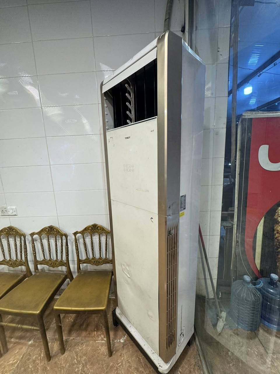 السلام عليكم شباب سبلت توسوت 3طن للبيع جهاز نضيف بس يحتاجله هذ الوجه مالته غاز 410 وهذ رقمي ***********
