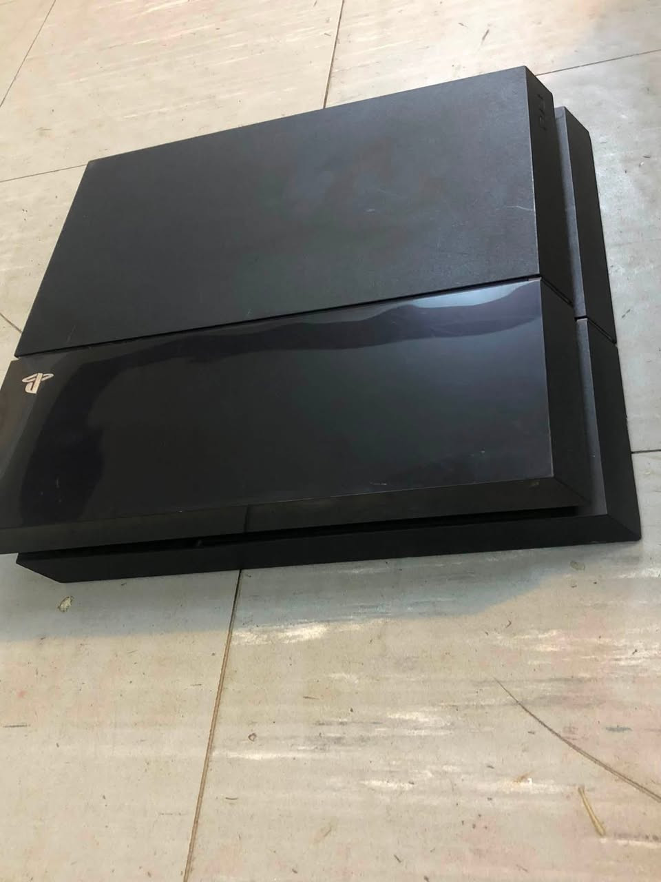 سلام عليكم بلي فور فات ذاكره 500 مع ملحقاته HD+فيشه تشغيل + جوستكات عدد2 تشغيل اون لاين خير من الله مابي اي نقص (ملاحضه البلي مابي العاب )
و بلازما LG اصلي حجمه 55 بوصا صوت وصوره خير من الله فول اج دي وصوته محيطي وواضح جدا تجي تفحص وتشوف 
سعر البلي 200 وبي مجال حك الجيه 
والبلازما 275 وبي مجال بسيط 
*********** 
هاذ رقم بي واتساب
