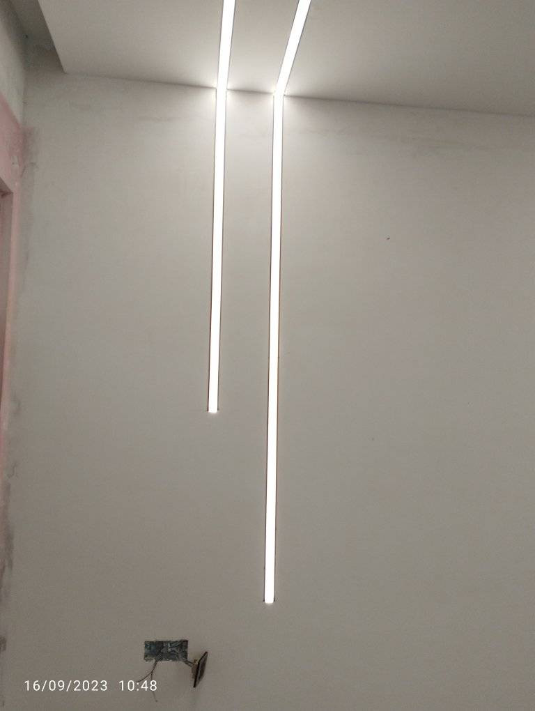 فني كهربائي 
مستعد لتأسيس المنازل والشقق والمحلات...
وعمل وصيانة البورد الرئيسي والسيركت واستبدال النقاط القديمة بالإضافة إلى...

1 _ توزيع نقاط الإنارة 💡
2 _ توزيع البرايز 🔌
3 _ توزيع المكيفات ❄️
5 _ توزيع نقاط الستلايت 📡
6 _ توزيع نقاط السخانات 🚿
7 - توزيع الكاميرات 📷
راسلني او اتصل
***********
#كهربائي #تاسيس #صيانة #سخان #سخانات
#تنور_كهربائي #انارة #ايرثلكج #بورد #ترتيب_اسلاك #جودة_في_العمل
#اتقان
