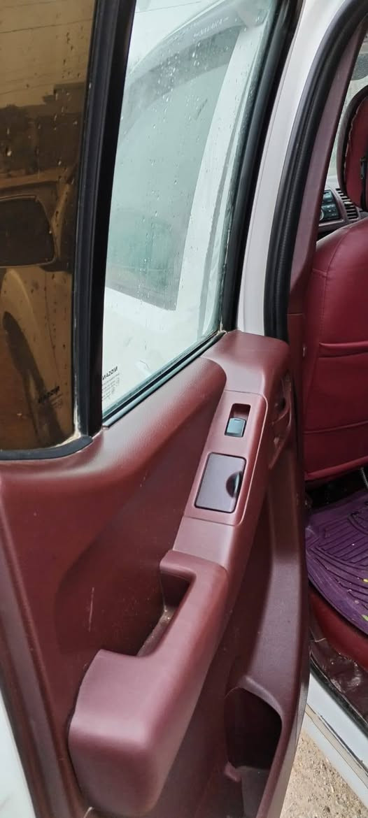 السلام عليكم نيفار موديل 2009سياره جديده وجاهزه من كلشي محرك  بطه 2500 حاويه كير اتماتيك تخم تاير جديد تبريد ثلج سيارة جاهزه رقم سليمانيه تريد تحويل تريد وكاله سيارة بسمي مكفوله تخم تاير كفاله عامه من الضربه والصبغ بيه  كفاله عامه   مكاني ديالى السعديه *********** هذا رقمي
