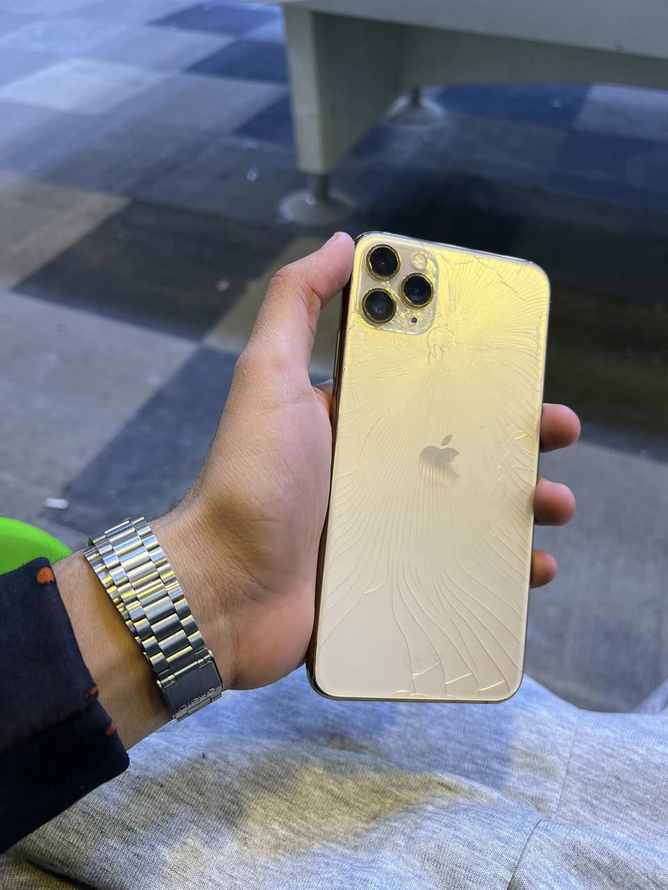 11 برو ماكس
بطارية 87 بلاد ذاكرة 256 نسخة AA/A 
مبدل شاشة فقط وظهره مكسور
فيس ايدي شغال مكفول من كلشي كامل ملحقات شاحن وكارتون
مكاني الشطرة
250 الف مجاله بسيط جدا


**إذا كنت صاحب هذا الإعلان وتريد حذفه لأي سبب، رجاءا أرسل رسالة إلى الدعم الفني**