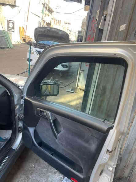 السلام عليكم اخواني الكرام للبيع فولكس واكن كولف موديل 1994 لون سلفر بدون صبغ بدون ضربة طخات كلش خفيفة صدر امامي خلفي كلة نضيف مسويلها إدامة بلكات فلاتر تخم واير بلك درايم شفت جدد تخم اذاين جدد باتري جديد مكينة حجم 2000 محرك كير كلج كلش ممتازات السيارة كير عادي كلش انطلاقتها سريعة ومعدل وسرعة امشي بيها شكد ميعحبك عداد المشي 156 الف سيارة علي ايد وحدة دواخل السيارة جديدة كشنات 4 تجاوي كهربائيات السيارة كلها شغالة مازدات عدسة شباك خطين بك لايت V6R  بلوجكتر بلادي اصلي ويل كب بلادي هوة و الكبات
تايرات نضيفة 
رقمها الجديد وسنوية مجددها وهزة جديذة  
السيارة سنتر لوك بلادي مسجل سمعات تخم جدد 
السعر 51 ورقة وبيها مجال بسيط جدا 
العنوان بغداد الجديدة 
*********** عبدالستار
