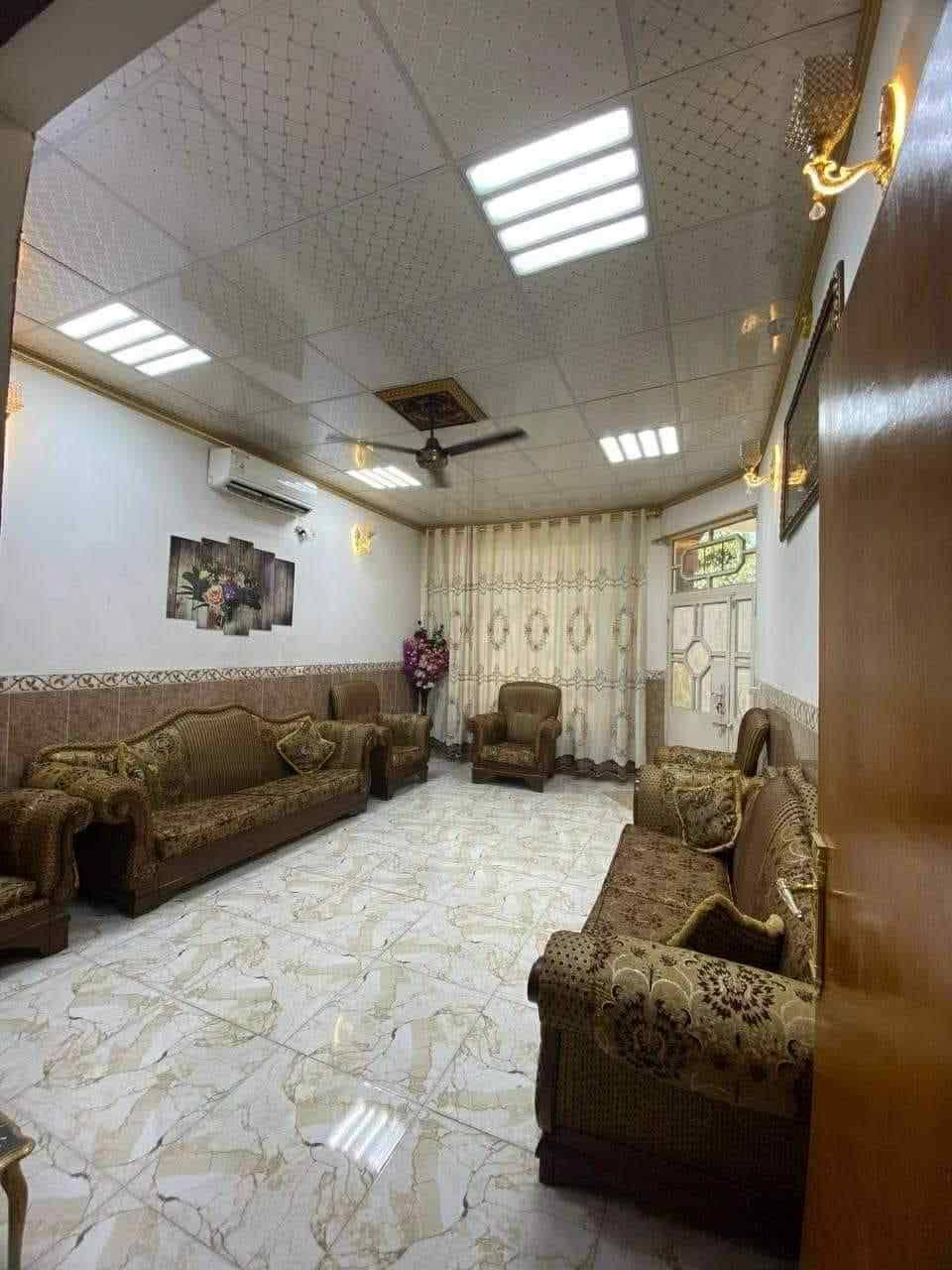 السلام عليكم
يوجد بيت للبيع مساحه 300 متر ركن واجه 15 نزال 20 سند 25 خدمات كامله ماء كهرباء تبليط مجاري البيت يتكون من 3 غرف نوم وستقبال وهول وصاله كبيره ومطبخ وصحيات داخليه وخارجيه وكراج موقع البيت بلجعاره الشراي يتصل ***********
