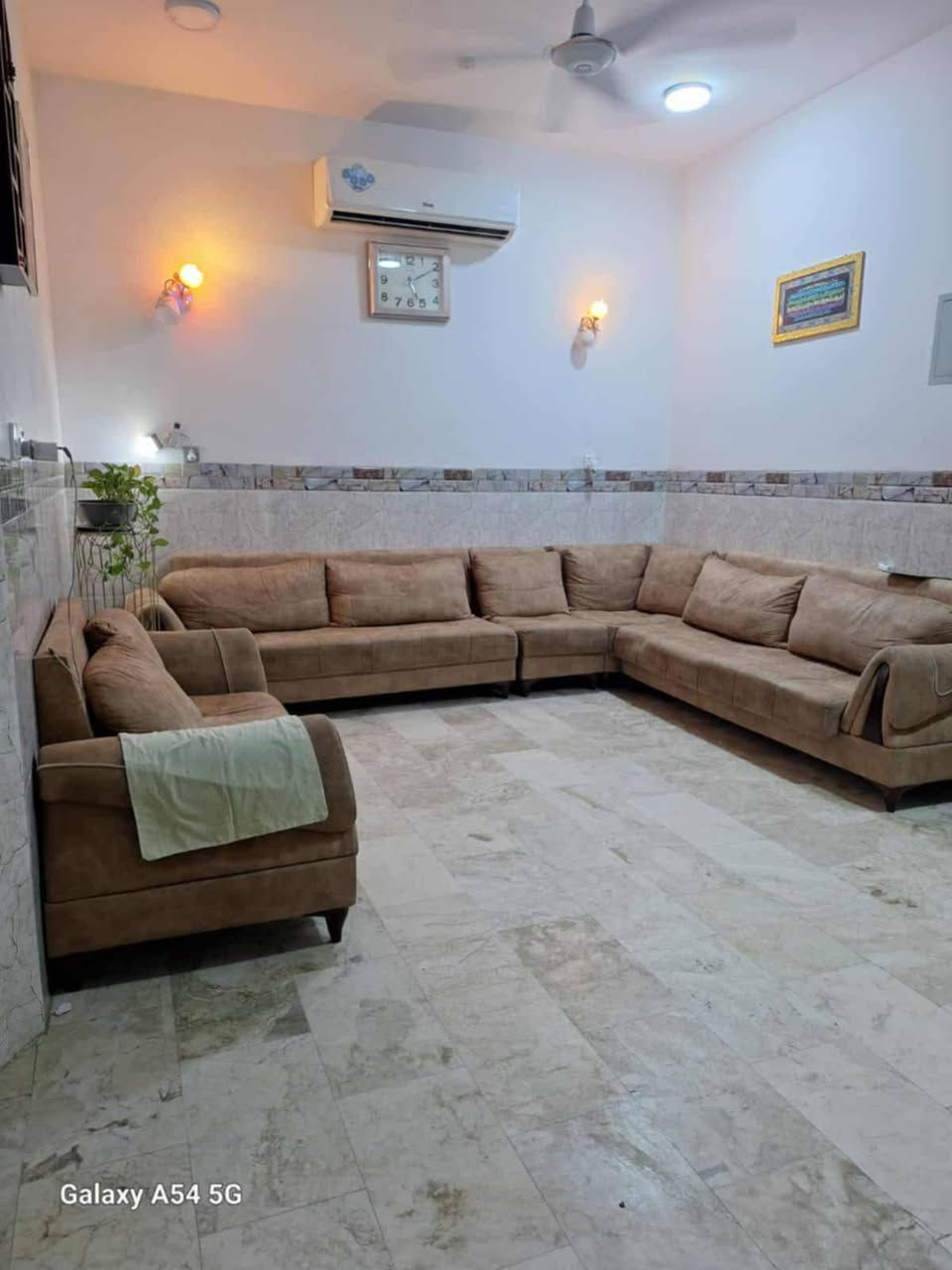 دار للبيـــــــــــــع....
طابــــــــو زراعي سنـــــــــد // 25.... 
ــــــــــــــــــــــــــــــ
زويــــــــر الغربي مجاور معمل المرور 
طريق حلــــــــه كربلاء /خلف التجاري...  
ــــــــــــــــــــــــــــــــــــــــ
بمســـــــــاحه / 200م طابقيــــــــن والبناء نظيف جــــــــديد... 

أربعة غرف نـــــــــــوم
 صالــــــه هـــــــول مطبـــــــــــخ
 صحيات خارجية وداخليه كــــــــــراج حديقــــــــــه ومناور... 
ـــــــــــــــــــــــــــــــــــــــــــــــــــ
مبلغ البيـــــــــع...  155 مليــــــــون 
***********
***********
