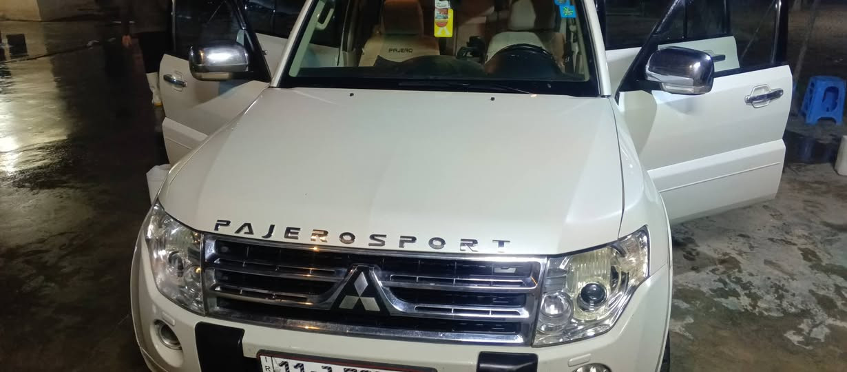 للبيع 
موديل 2010
بيه صبغ جاملغ وباب  عكس السائق 
السعر 130$
***********
