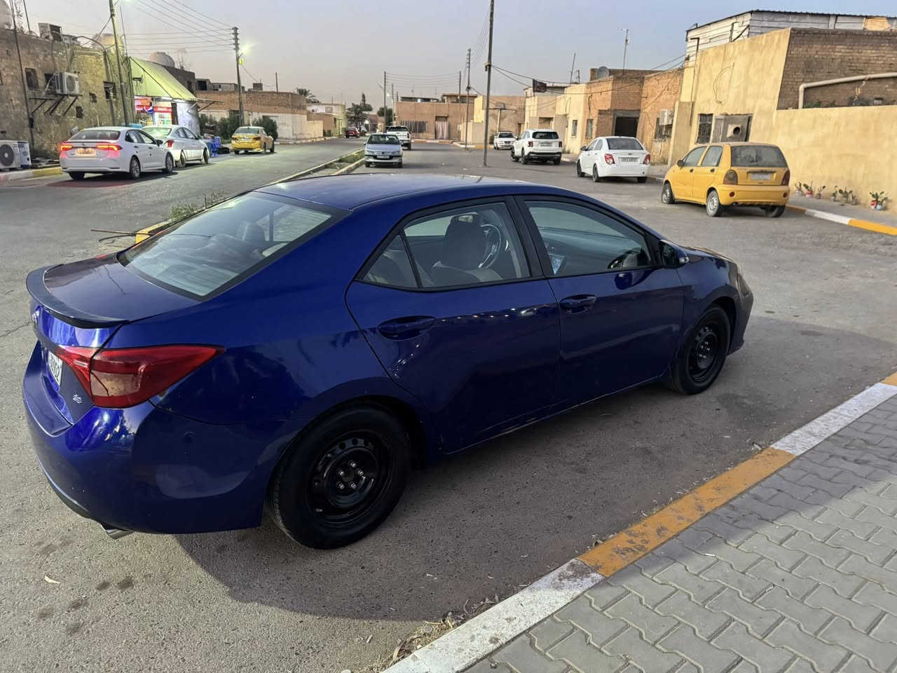 للبيع كورلا ٢٠١٧ بغداد هزة ورقم وسنوية جديد كير مكينة تبريد خير من الله حادثها جاملغ امامي فقط وبيها مكانات بارد تخم تاير جديد دوشمة جديدة مكاني بغداد تقاطع المصافي السعر ١٠٤ وبيها مجال كلش بسيط للستفسار ***********
