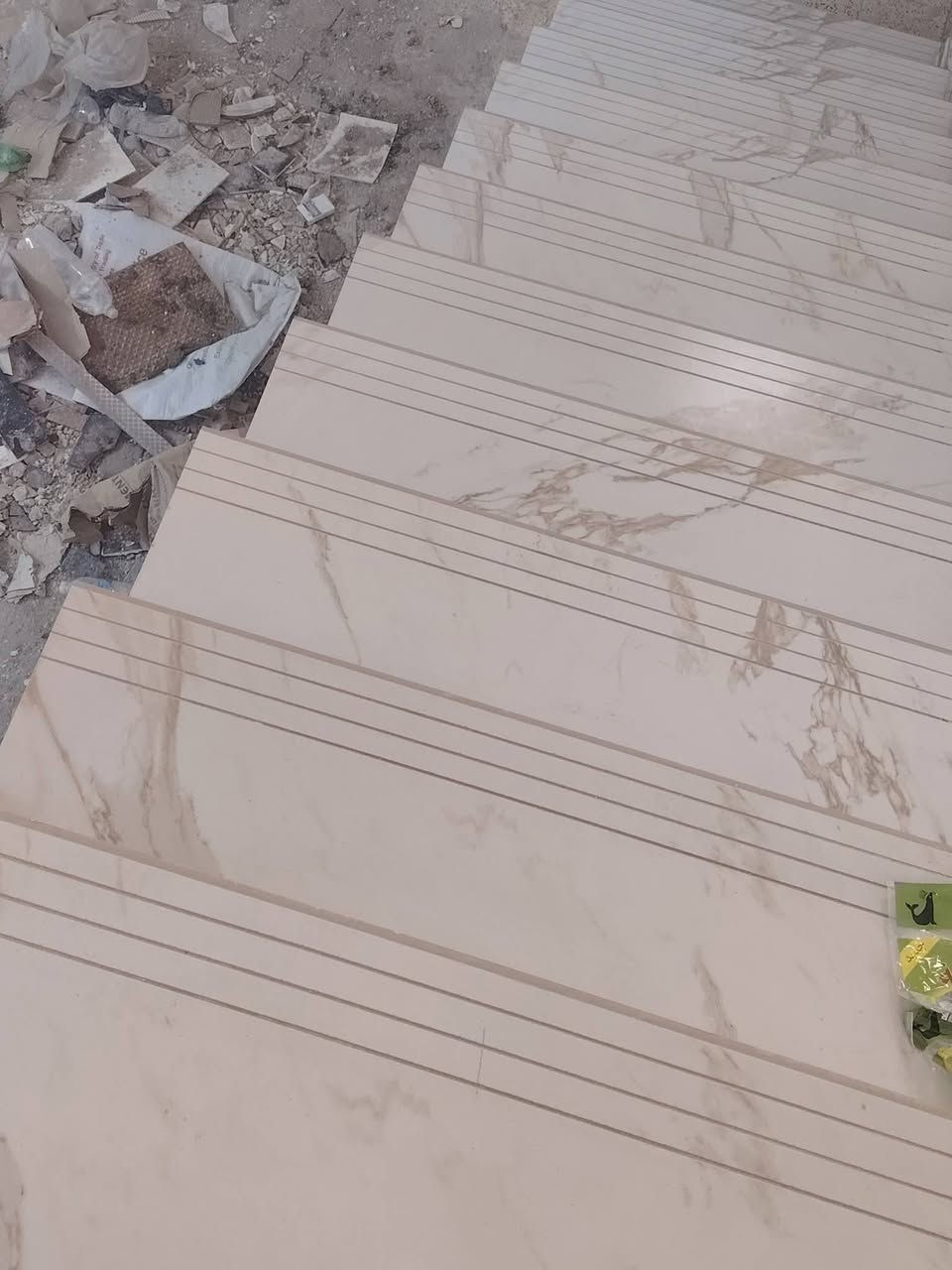 ابو سعد خلف سيراميك وبورسلين وكاشي وجميع المقاولات العامه شغل مهندسين ومقولين بغدادد موجود بساحه الطيران رقم التواصل***********
