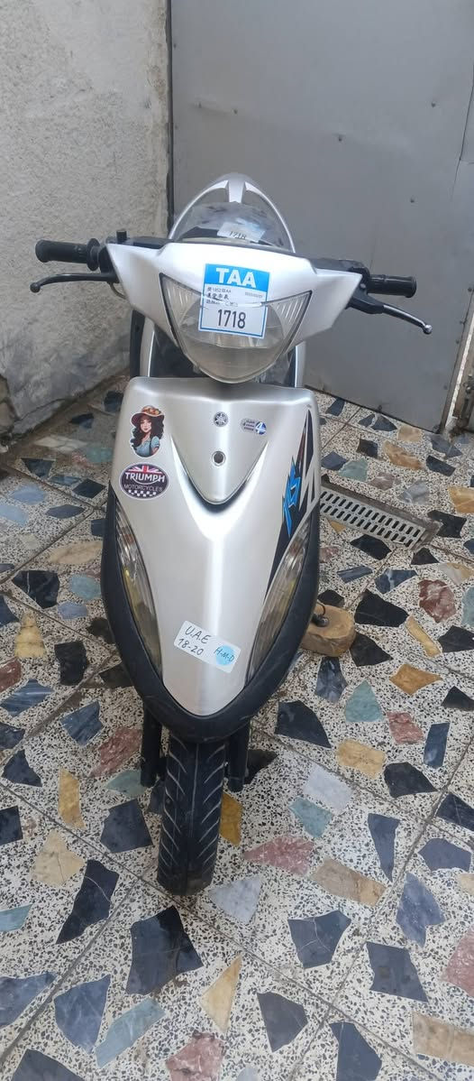 سلام عليكم دراجه للبيع مكينه مبدل بيها بس ولفات صالنصه FM كهربائيات كلها شغاله ب 525قفلها مكاني بغداد مدينه الصدر الاورفلي واتساب ***********
