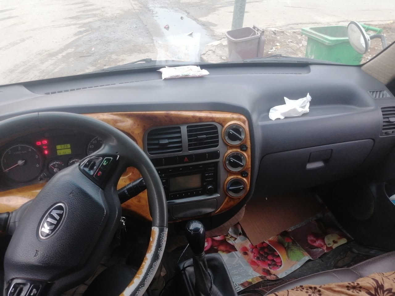 كيا 2700..رقم دهوك  مسطرة انكليزي موديل 2015.بدون صبغ. كير ومحرك شرط. فقط طخه صغيرة باب السكن موشرة بلصورة بيها حصه كاز وشرط تحويل.  بدون جادر يعني فقط الكيا للبيع. سعر 136بيها مجال قليل. ***********.
