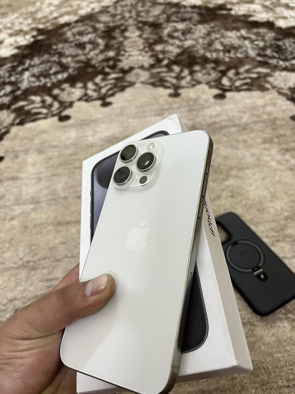 ايفون 15 برو ماكس (( وتر بروف ضد المي )) شرق اوسط (( ماستر )) للبيع او مراوس ب ايفون فقط واخذ فرق :-
لونه ابيض مميز ✅
ذاكرته 256 ✅
بطاريه 91 مشحون 320 مرا فقط ✅
وتر بروف ضد الماي ✅
شاصيه كفاله عامه حت من الزلغ ✅
شرق اوسط ماستر AA/A ✅
كامل ملحقاته كارتونته و كيبله الاصلي الكتان وكفر ماكسيف ولزكه مضلل ضد الكسر ✅
الجهاز حيلل حيلل نضيف وبعده بحاله الوكاله وترا ماكو 15 بهل نضافه ابد استخدام شخصي وعله وضع الشركه والك بي ضمان شهر كامل من باب بيتي الهل درجه الجهاز جديد  السعر مليون 
العنوان بغداد
***********
