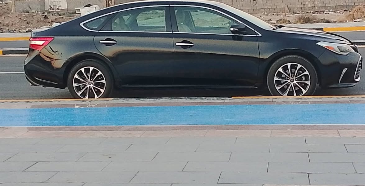 السلام عليكم
اڤـلون 
موديـل 2018 
XLE 
بـصمة
تبـريد قطعتين منفصل التحكم
كشنات جلـد + كهربائيه+ تدفئه بالكشنات 
السياره فول 1/1 
عده فتحة
كاميرا خلفيه 
رادار امامي
شفتات كير بالستيرن 
نظام الخروج من المسار مع التنبيه
شاشة تبريد لمس
مانع انزلاق
تحكم ستيرن فول جهتين
جام اوتو 4
الداخل اوف وايت
انضمة قياده ايكو+نورمل+سبورت
ماشيه 141 الف كيلو
ادامة كامله قبل شهر مسويلها مع غسل منضومة الماء وتبديل ماء اصلي حسب الكود
السياره احلى من الصور  
رقـم واسط
مكان السياره واسط قضاء الحي
حادثها سطحي الضـرر موجود بالصـور 
وبيها صبغ 4 قطع ونص بسبب شخوط وصورها قبل الصبغ موجوده ( ابيع حزام ) السيارة احلى من الصور 
السعر 163 وبيها مجال 
للتواصل ***********
