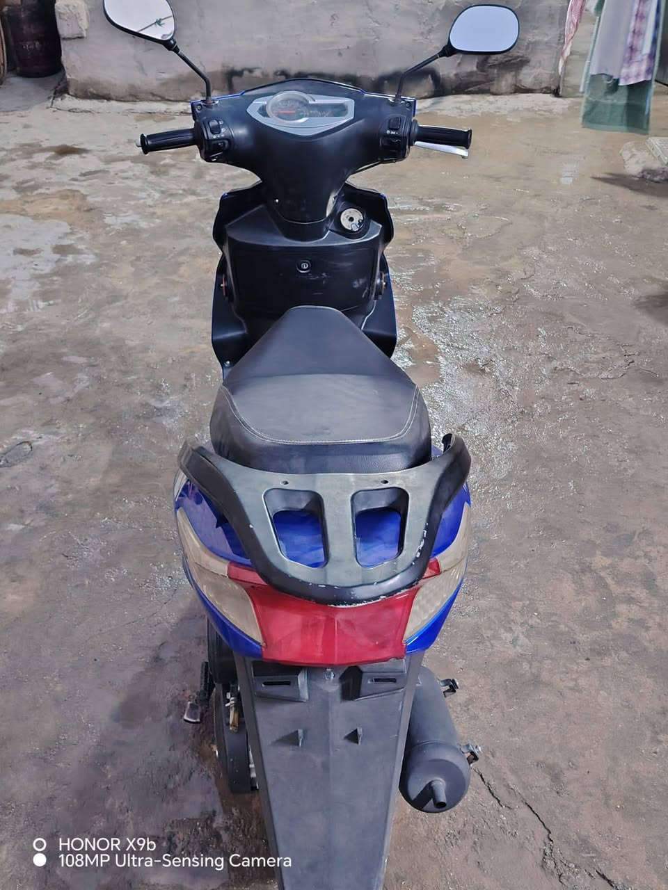 دراجة سكنس حاويه كلشي شغال بيهه وصل معرض موجود السعر 700 وبيه مجال شراي الاتصال على  ***********
