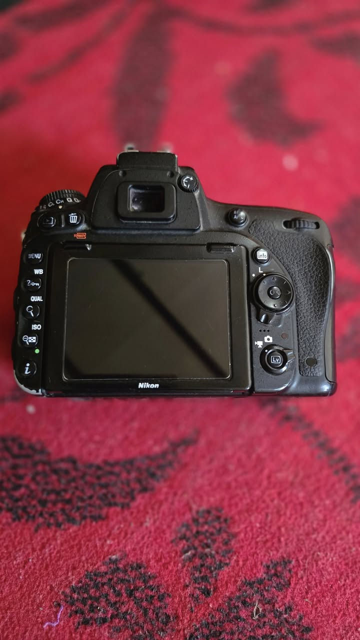 سلام عليكم كامره نيكون 750 للبيع السعر خاص والشراي بي خير ويدلل ***********

