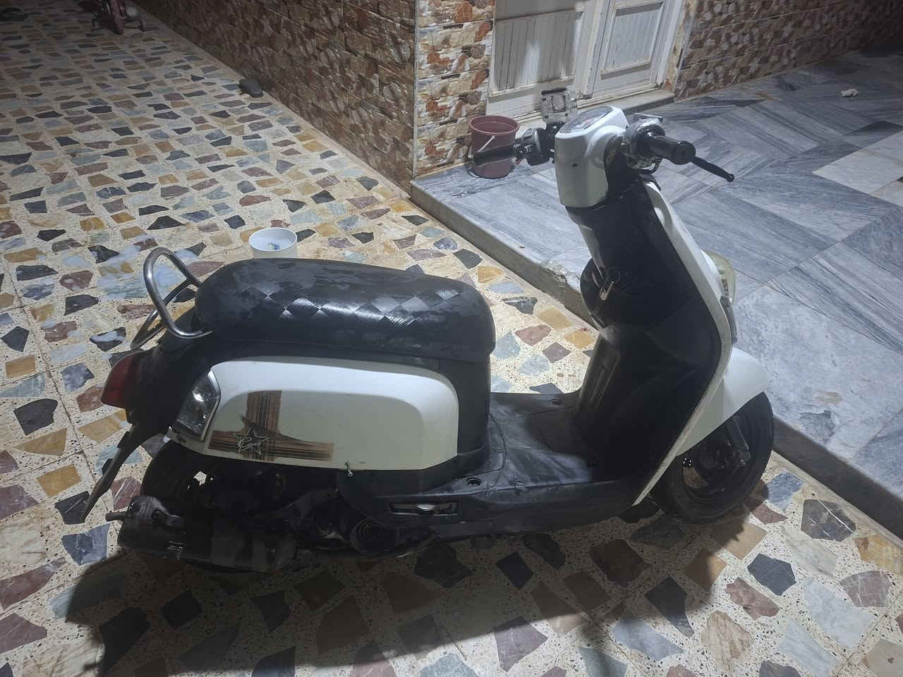 دراجه بوليس نضافه 100‎%‎ دراجه رمبه صارلها 3 اشهر طالعه من الوكيل مكينه كفرات كهربائيات خير من الله متواجد خاص وهذا رقمي ***********
