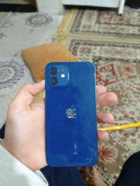 ايفون 12 عادي ذاكره 128 بطاريه 75 الجهاز مكفول نموذج m فقط الضهر مكسور...