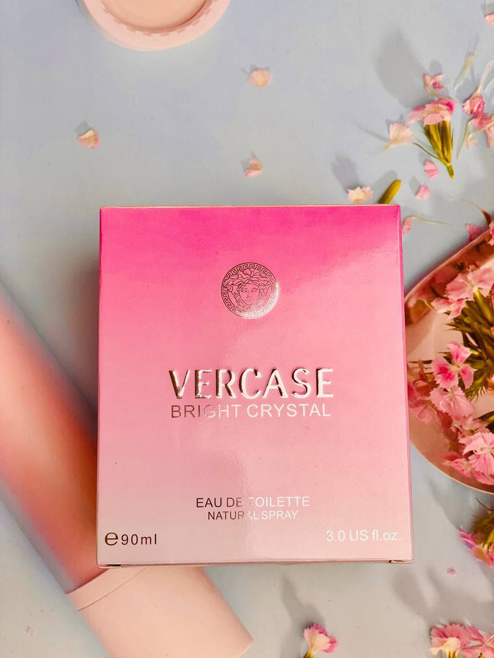 🌸Versace Bright Crystal 
🌸عطر فيرزاجي برايت كرستال🌸
عطر نسائي رقيق وناعم يقدم لمسات حسية جميلة وجذابة لا مثيل لها، رائحتهُ شرقية خلابة تجمع بين روائح الأزهار الرائعة الممزوجة بالمسك والعنبر الساحر فيجعلها أكثر كثافة وثبات لفترات طويلة .🌸

#الاصلي المنشأ فرنسا 🇫🇷💯


**إذا كنت صاحب هذا الإعلان وتريد حذفه لأي سبب، رجاءا أرسل رسالة إلى الدعم الفني**