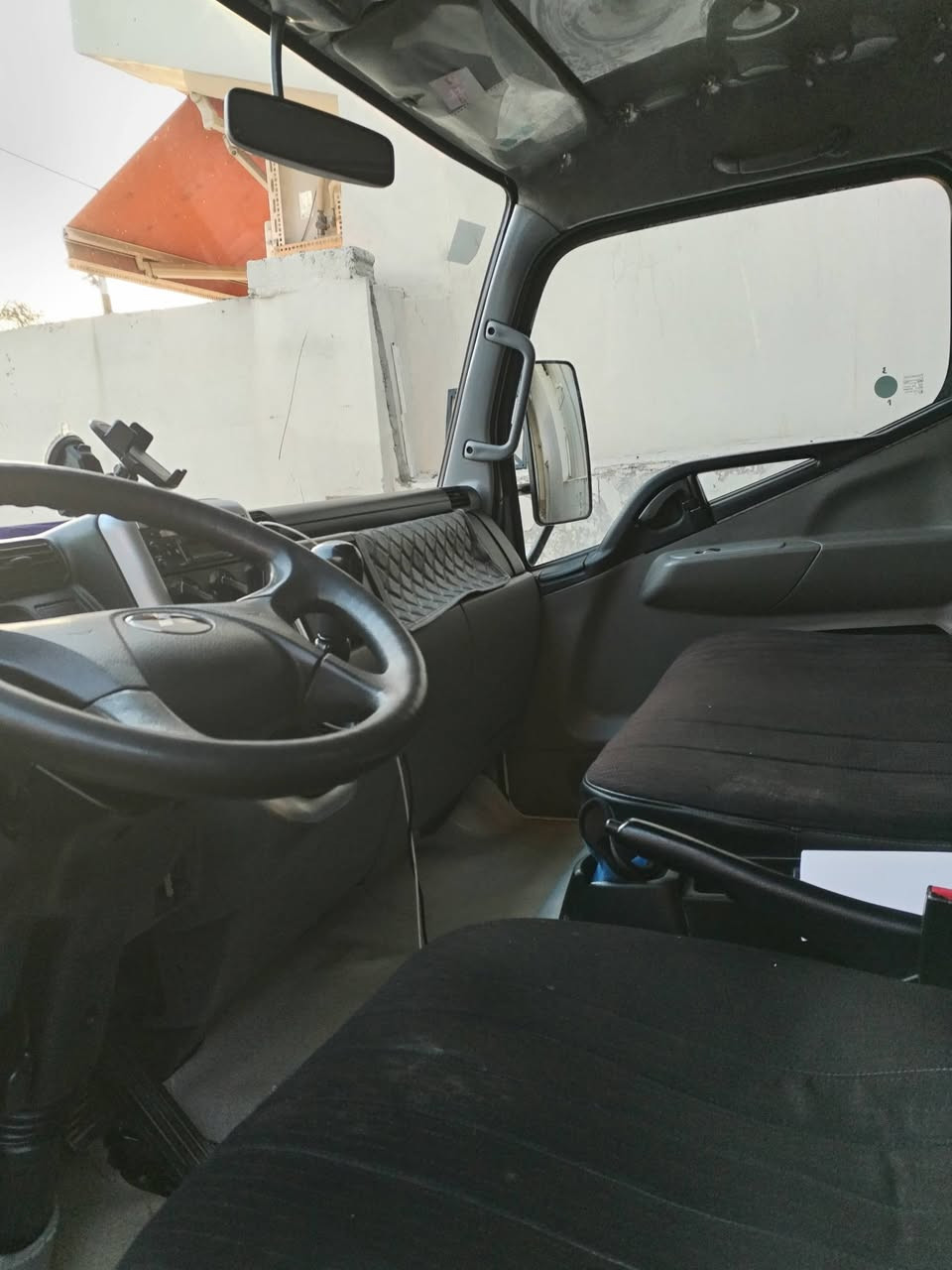 السلام عليكم كنتر موديل 20 للبيع مقفوله من الدعاميه الدعاميه السياره ما مشتغله على المخضر سنويتها 29 ***********
