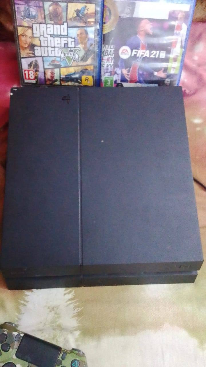 بلي 4 فات اولاين مع كامل ملحقاته كيبل شحن. 3 جوستك بلي نضيف سعر 250 وبي مجال...؟ مكاني بغداد الزعفرانيه ***********....
