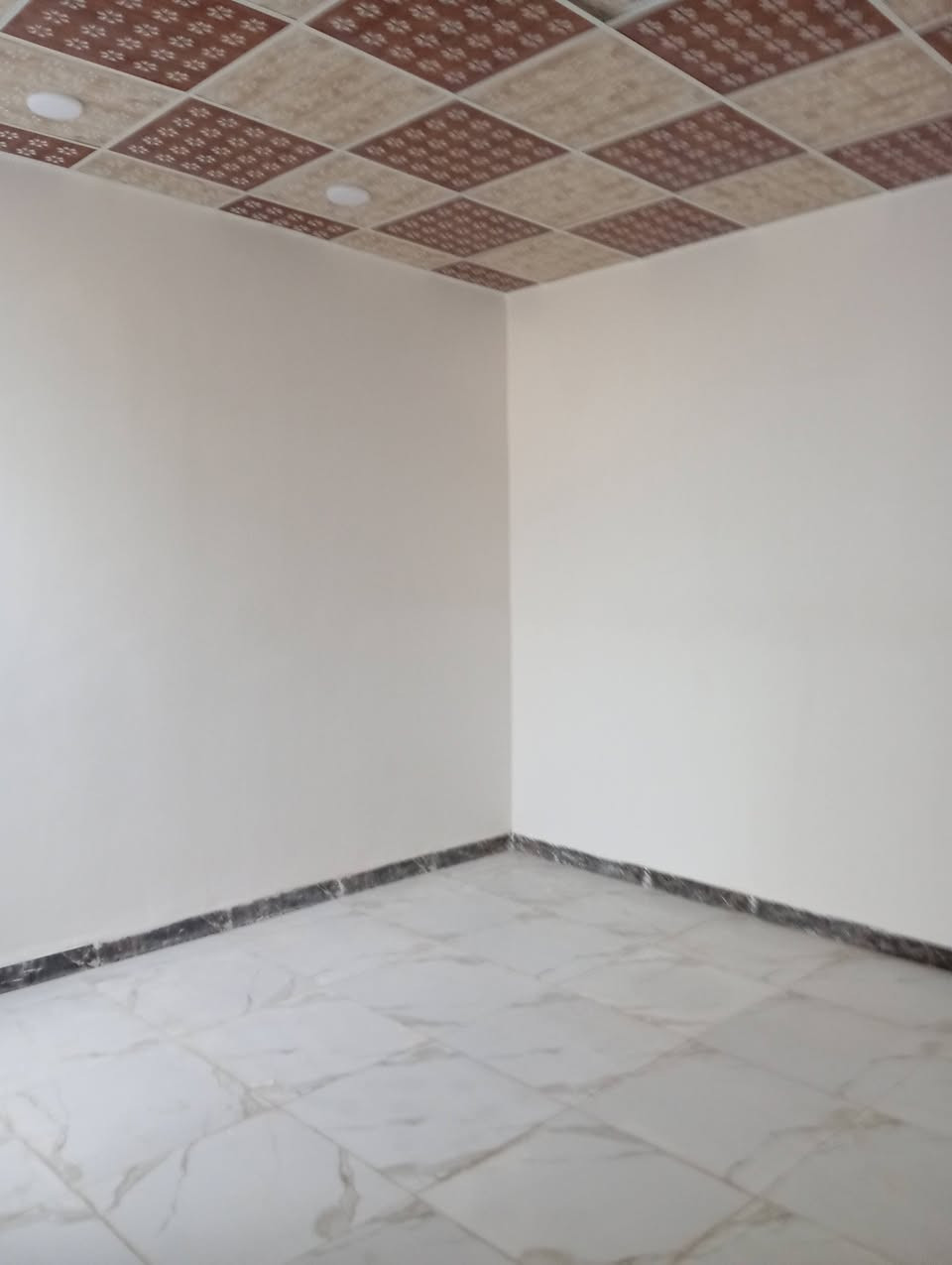 دارين للبيع مساحت االواحد الواحد 50م الاساس صب البناء ابلوك والسقف صب غرفه ومطبخ وصاله وستقبال وصحيات السعر الواحد 17وبي مجال للشراي والاستفسار على الرقه ***********
