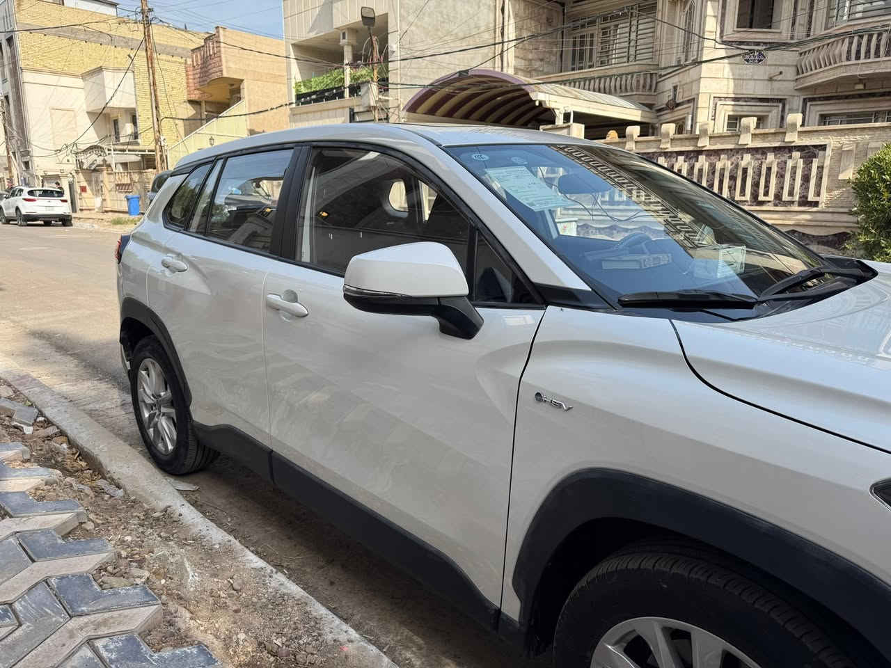 كورولا كروس هايبرد 2025
وارد الصين

محرك 2000cc هايبرد اقتصادي جداً بالوقود
ماشية 14 ألف كم فقط (قابل للزيادة)

مواصفات:
✔ دخول ذكي وتشغيل بصمة (2 بصمات)
✔ فتحة سقف سلايد
✔ EV Mode قيادة كهربائية
✔ Auto Hold
✔ Auto Park
✔ كاميرا خلفية
✔ شاحن لاسلكي
✔ شاشة كبيرة مع بلوجكتر
✔ سايد بريك إلكتروني
✔ رقم بغداد
✔️قيادة الية
✔️مثبت سرعة
السيارة استخدام شخصي ونظيفة جداً
محرك، گير، شاصي بحالة ممتازة

ملاحظة:
السيارة بيها بارد بالباب الخلفي الأيمن وتمت معالجته بارد بدون صبغ وبدون تبديل، والباب بحالته الأصلية.

السعر: 25 مليون و700 الف 
للتواصل:
***********
***********
