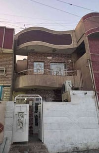 دار للبيع ١٠٠ متر ٥×٢٠ يتكون من ستقبال وهول و٣ غرف نوم وحدة منهن اعكاد...