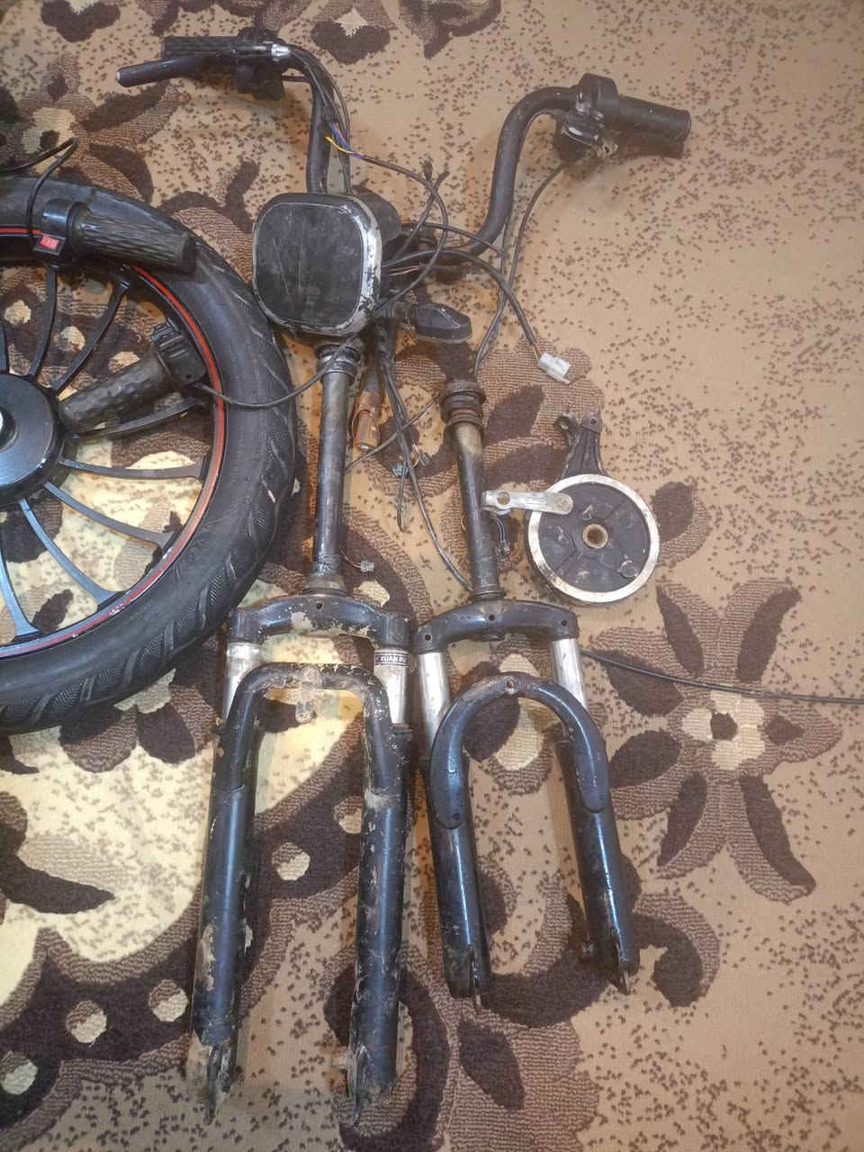 السلام عليكم اعرض ماطور شحن حجم 20+حجم 14
ويل عدد 2امامي وخلفي الخلفي شرط شغال مال 20+دبل امامي حجم 20ورقبه وستيرن وسكليتر شرط شغاله وقعاديه ودسك خلفي الاصلي شرط+دبل امامي حجم 14 اش تحتاج منهم راسلني خاص او الاتصال على رقم *********** مكاني موصل
