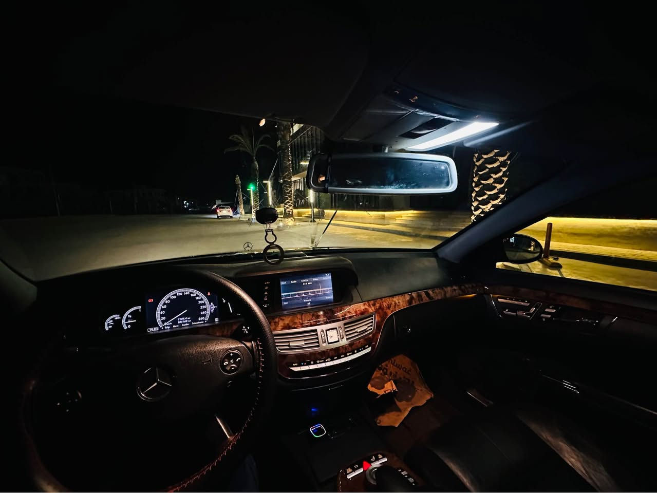 (بسم الله الرحمن الرحيم)
ماشاء الله له ماڵی هەموو لایەک 

📦Mercedes benz s350L 2009📦

بێ ڕەقەمی دوبەی 🇰🇼🇰🇼(ادوات)
سەیارەکە ساغە موس بڕاوە بەشەرت ⚪️
سەیارەکە زۆر پاک ماوەتەوە لۆک لۆکە 
گێڕ و مەکینە بەشەرت ⚪️
چوار تایەی لۆکی لەسەرە 🛞
ڕۆن و هادرۆلیک و ئاوی ڕادێتەر تازە سێرڤز کراوە 🛢️
یەک خەلەل و مەسروفم تیایا نەهێشتوە کامل جایزە کارەبایی و میکانیکی هیچ گڵۆپێکی مەکینە ئیشناکات 💎

مواسەفاتەکانی 
کوشن جلد ، هیتەر ، کوشنەکانی پێشەوە کامل کارەبایی بە کەلەکانەوە 🔴
سوکان و کوشن خەزن 🔴
سوکان متحرك و فۆڕمیکا و ڤۆلیۆم پادڵ شەفت  🔴
شاشە سیدی بۆکس (٦ سیدی ) و دیڤیدی 🔴
گێچ ئەلیکترۆنی 🔴
تەلەفوون و بلوتوس🔴
تحديد سورعه🔴
سارد و گەرمی سەکن سایەق بەجیا 🔴
سارد و گەرمی مەرکەزی 🔴
سێ مۆدی لێخوڕین (comfort,manual,sport) 🔴
لیدی ژێر فۆرمیکای داشبۆرد و دەرگاکان و بەرپێکان(شەریکە)
سندوق شەفت 🔴
سلایت🔴
لایت عەدەسە و زینۆن 🔴
دەبڵی هەوا ، بەرز و نزمی بە ویستی خۆتە چوپی دەبڵ و سیستەمی هەوایی مەزبوتە 🔴
برێک کارەبایی 🔴
کامێرای دواوە 🔴
لایت و فڵچە ئۆتۆ 🔴
مەسجی شاشەی نییە 🔴
هەرچوارجام ئۆتۆ🔴
جامی دواوە پەردەی بیلادی🔴
ویلی شەریکە سپێری شەریکە بە کامل ئەشیاوە 🔴
وە زۆر مواسەفاتی تر

نرخ ٩٠$ 
شوێن سلێمانی 
ژمارەی تەلەفون ـ *********** السليمانية, العراق
