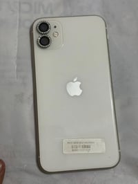 ايفون 11 ذاكره 128 بطاريه 100 جهاز نضيف كله شغال لوك مبدل شاشه اصليه ت...