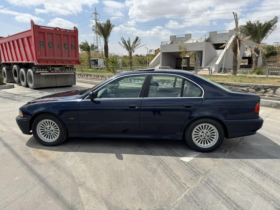 للبيع /وارد يابان
 BMW e39 موديل 2002
525 دبل فاينوس 
ماشية 210 km حقيقي 
المواصفات / فتحه ، شاشة ، تحكم ستيرن ، دواخل جلد ، كشن خزن ، تدفئة كشنات ، حساس خلفي ، مري شفط + قلاب ،برده كهرباء ، تخم تاير جديد سيارة بلاديه ماملعوب بيها 
مبدل بيها جاملغ امامي ايمن وبنيد 
مرقم كركوك مروج معاملة بدون دفع كمرك
العنوان النجف 
للتواصل /  واتساب ***********
