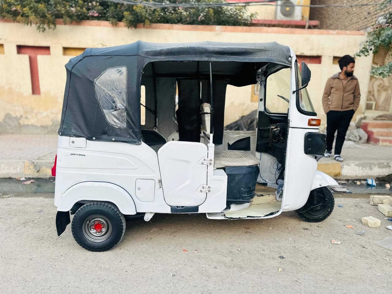 السلام عليكم تكتك للبيع 21شهر 11 مكانه رفاعي لاستفسار ***********
