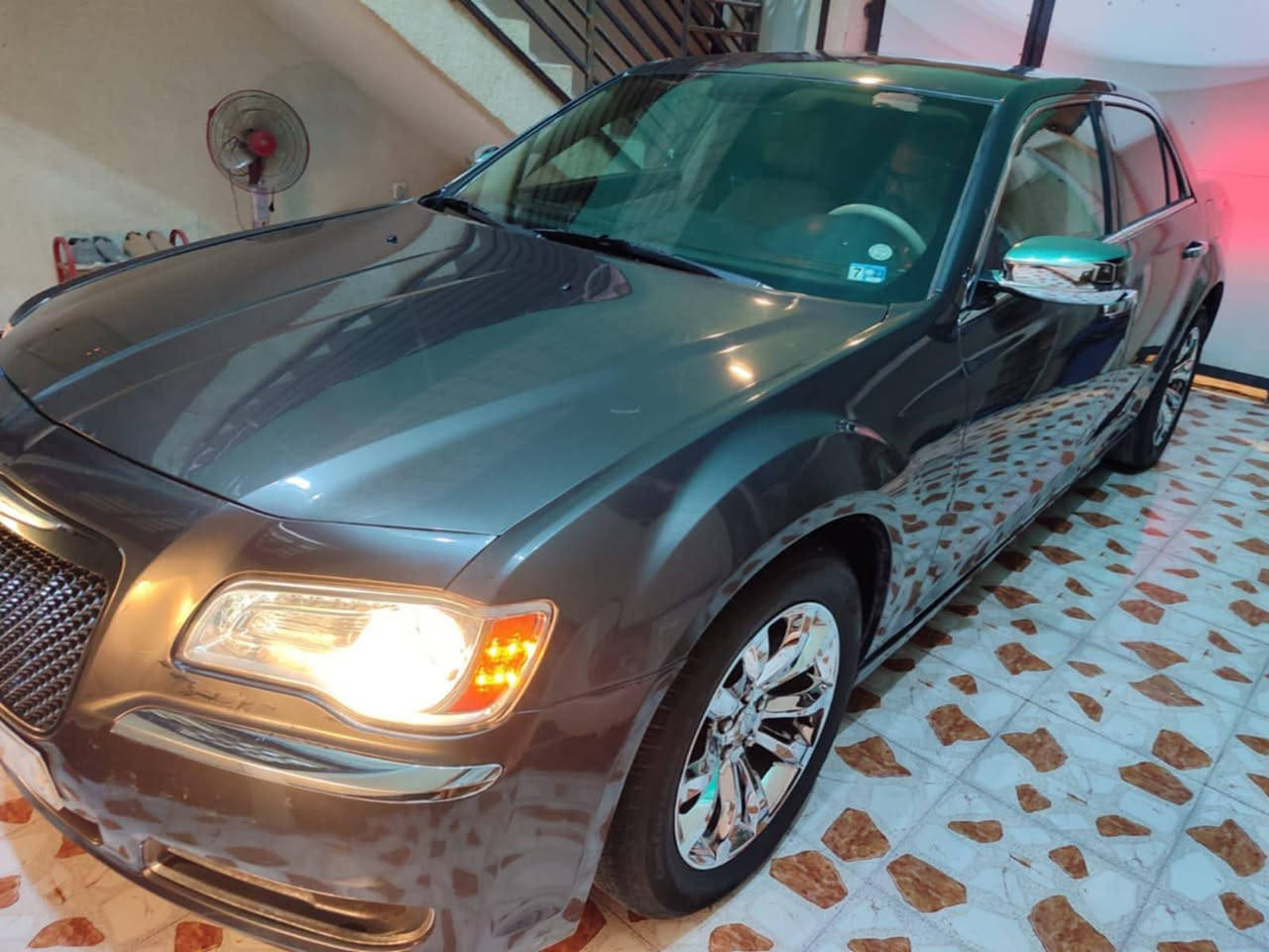 ٢٠١٣ موديل
خليجي دواخل عسلي جلد
كفالة كص وضربة وعشاير ونتربول
تدفئة بالكشن ستيرن كهرباء 
كير طيارة شاشة جبيرة
ايرباگ سليم وكل الكهربائيات شغالة 
تبريد ثلج وطخم تاير وباتري نظاف كلش
ارقام وسنوية وهزة متومة ع رقم الشاصي شغل درجة اولى   
السعر ٨٥ وبيها مجال كلش قليل .
مكانها البصرة حي المهندسين .

***********
