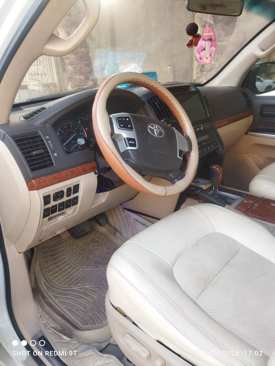 لاندگروز 2014  ابيض 
8 سلندر  لمتد اديشن
العداد حقيقي 121 الف كيلومتر 
بدون حادث بدون  تبديل
 عدى تكحيلات بسيطة 
كامل مواصفات لاندگروز 
فتحة سقف .. تشغيل عن بعد .. مرايات شفط قلاب
المحرك والگير  بدون فتح بدون تصليح  بحالة ممتازة
رقم بغداد مشروع وطني وسنوية نافذة


**إذا كنت صاحب هذا الإعلان وتريد حذفه لأي سبب، رجاءا أرسل رسالة إلى الدعم الفني**