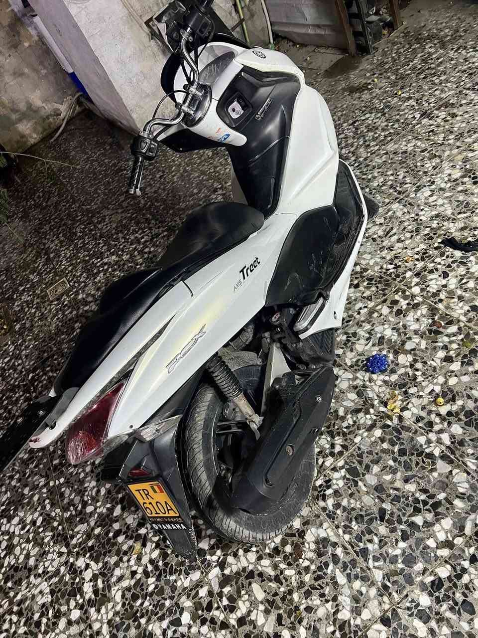 عندي هاي جيل اول ياباني بلادية السعر مليون 200 العنوان بغداد مدينة الصدر ***********
