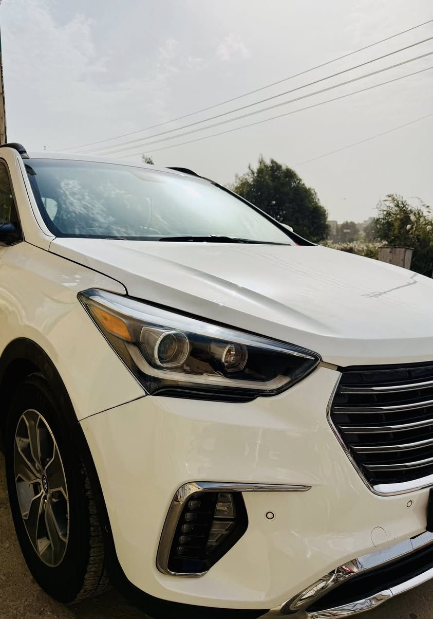 السلام عليكم 
سنتافي كراند 2016 
رقم اربيل بأسمي مداور ثاني يوم 
سيارة جاهزة من كلشي 
كير ومحرك جديد 
مكان السيارة ناصرية سوق الشيوخ 
***********
