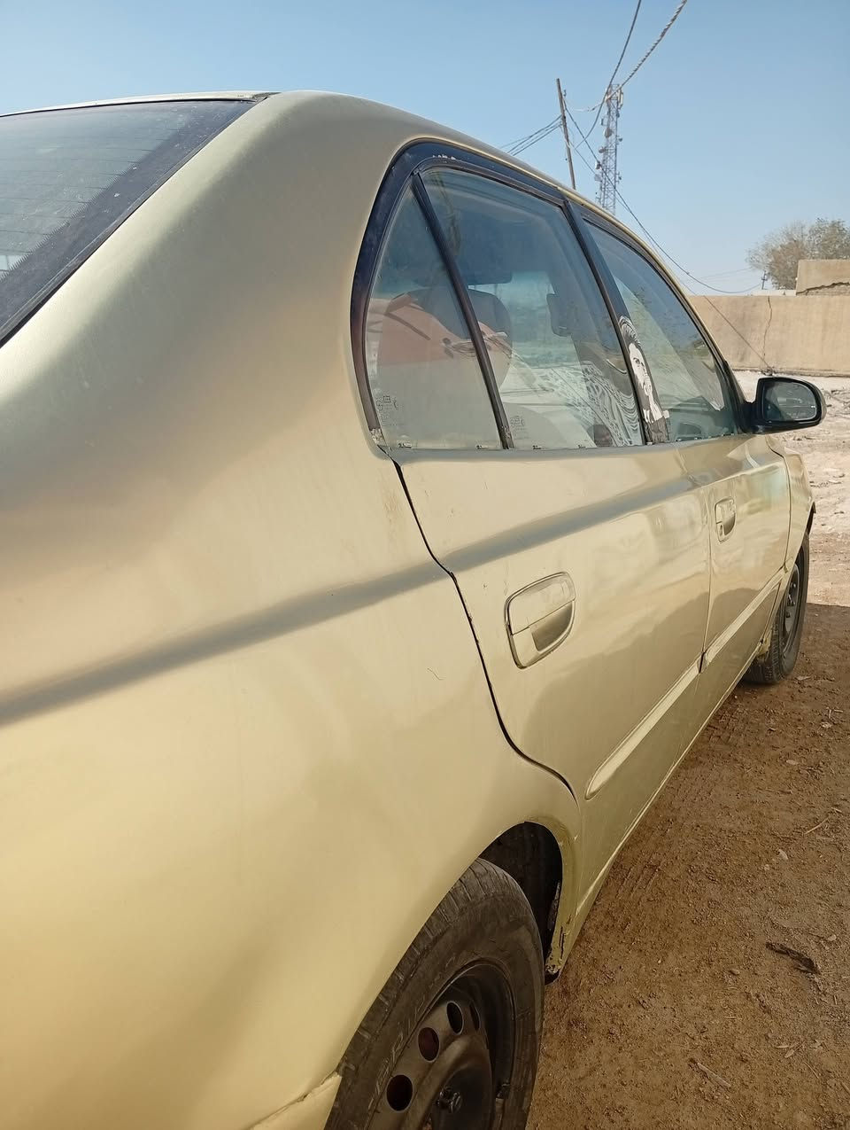 سيارة اكسنت للبيع موديل 2001السعر 38بيها مجال نجف كوفه ***********
