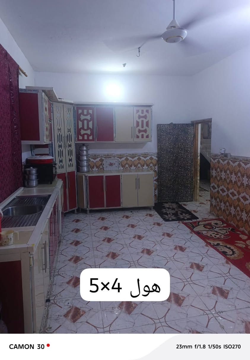 بيت زراعي مساحته 200متر 
شارع المولد  _حي الكوفة 
غرفتين 4×5 استقبال وصاله وهول ومطبخ خارجي 
ماي كهرباء نت ضوىي كلشي متوفر والبيت جاهز من كلشي للاتصال *********** اوتساب 
غير موجود ع فيس.
