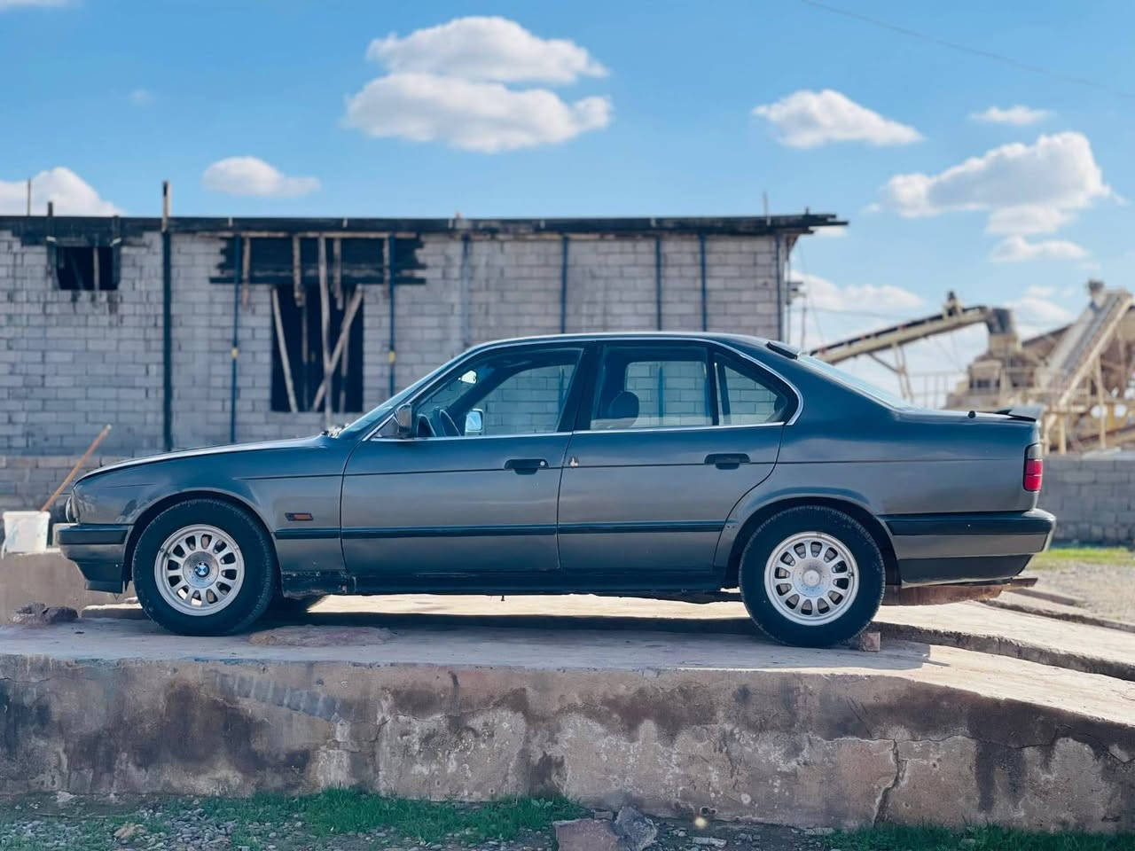 اسلام عليكم بي ام 535كير عادي محرك بل شرط فول كهرب كشانه جلد فتحه طخم تواير جديد سياره جاهزه بيع مراوس سعره 40بيه مجال ***********
