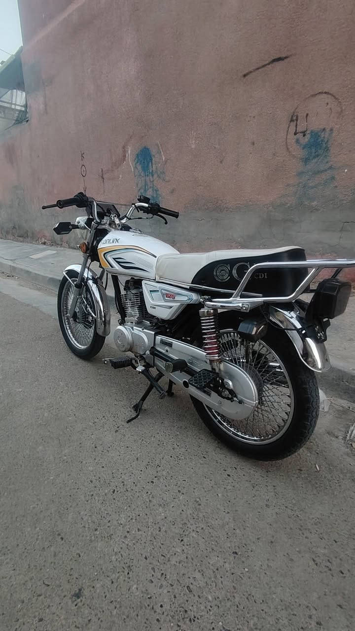 سونك للبيع موديل 25 الدراجه كلش نضيفه بمعنئ الكلمه وحلوه برغي ما مبدل بيها تجي وتشوف بعينك اوراقها الاصوليه موجوده الدراجه معروضه ب750 وبيها مجال للاستفسار ***********
***********

