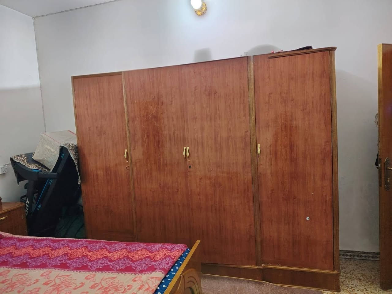 غرفه نوم صاج مستخدمه نضيفه الكنتور مغلف لاسق صاجي الجماليه نضيفه 350وبيها مجال قليل مكلف بالنشر التواصل ***********
