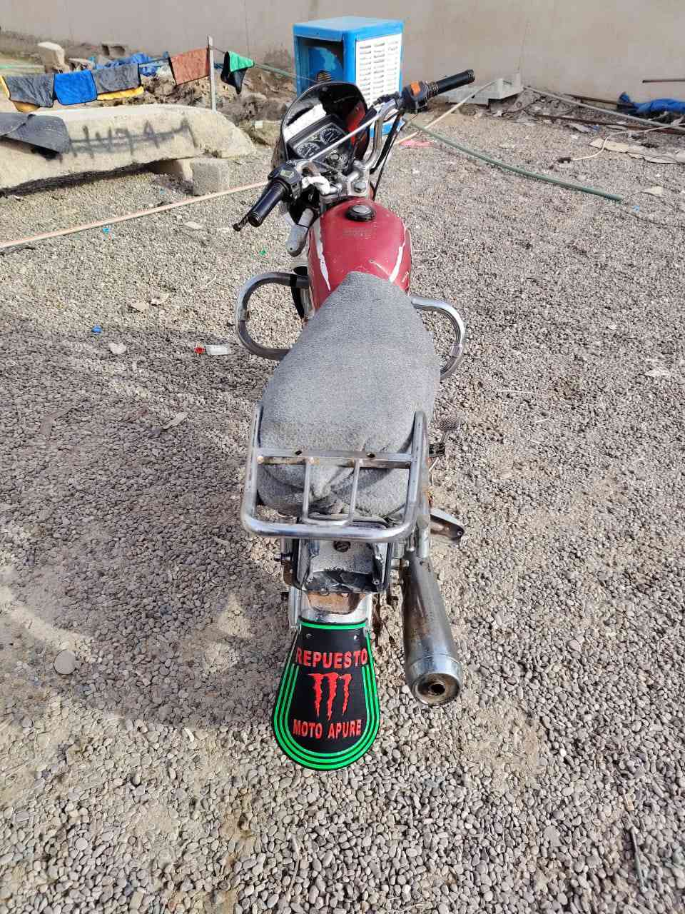 السلام عليكم.... 
موطور جني ابو الكلة موديل 2015 والمحرك 2017 كهربائيات سلف شغال جدد ومحرك تعميرة جديدة شرط السعر المطلوب 400 عنوان قرية النميصة ***********
