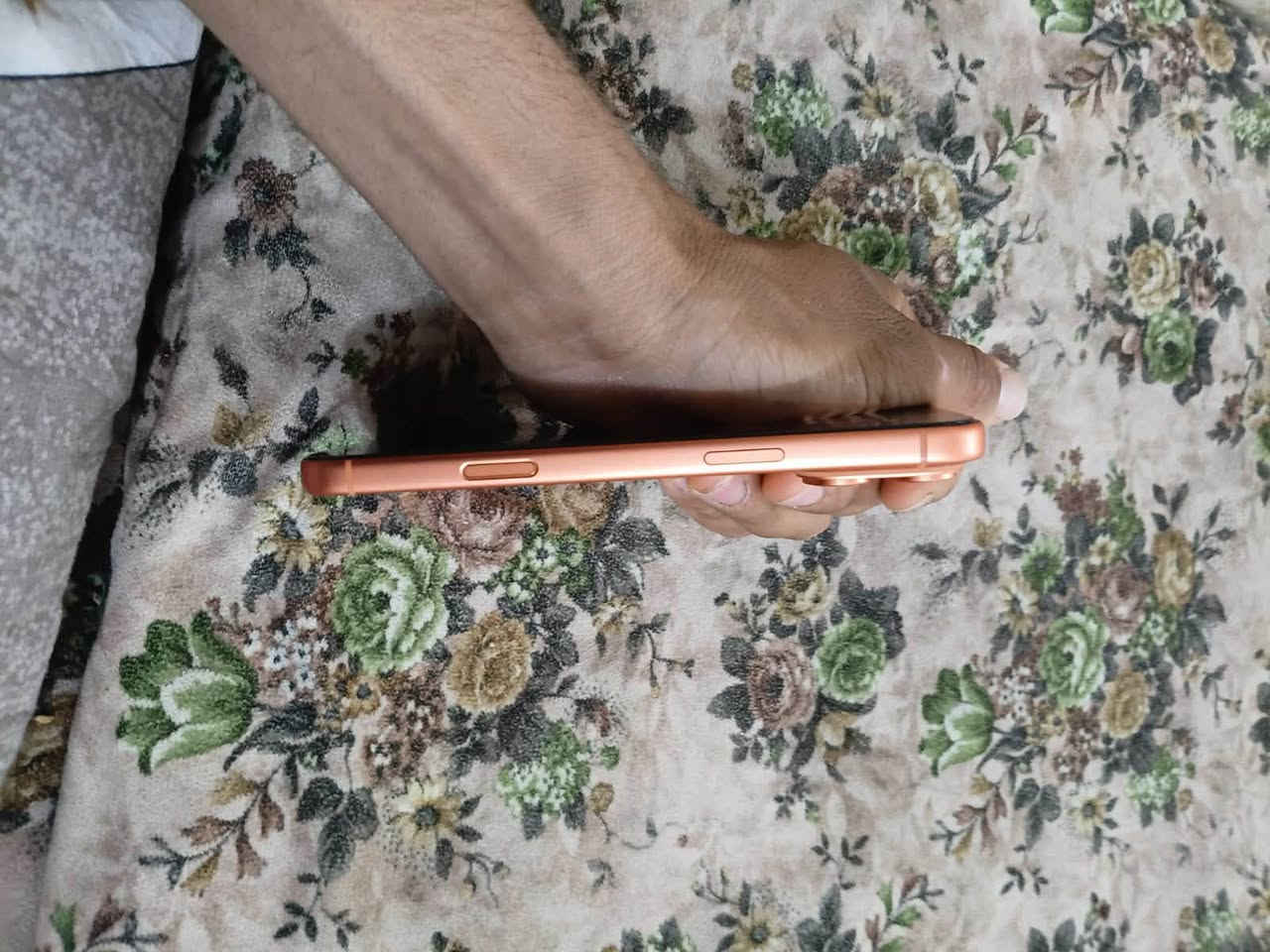 سلام عليكم اخون آيفون 17 برو ماكس 
جهاز نضيف كلش بطاريه 100 مشحون 92 مره 
مكان كربلاء سعره 1700 وبي مجال حك الجيه 
***********
