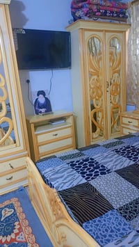 غرفة نوم خشب عراقي • نضافة ٨٠٪ • يحتاج قفال وصبغ