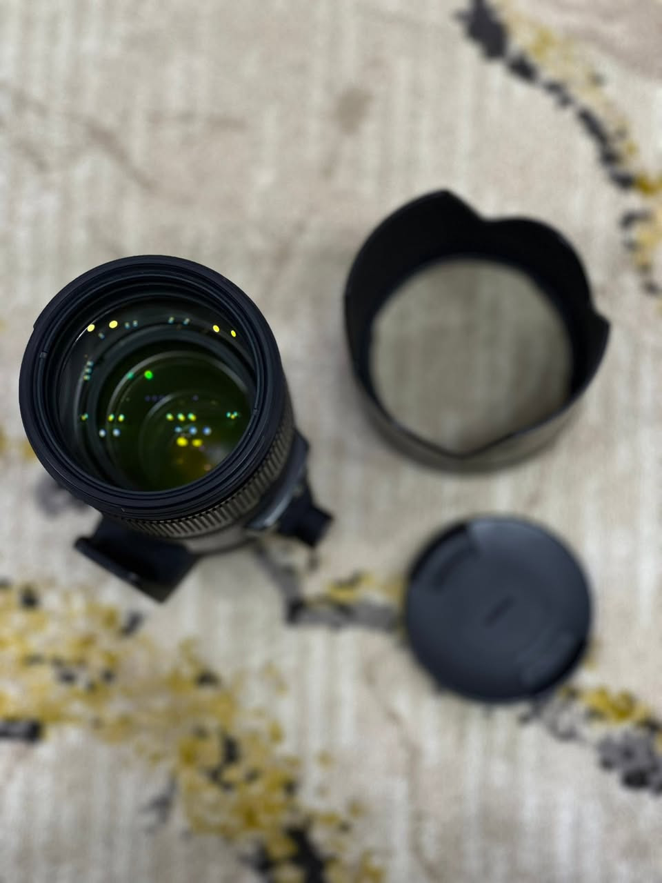 Sigma 70-200mm f/2.8 كانون للبيع
للبيع عدسة سگما اصدار بميزة **مانع الاهتزاز (OS)** وفتحة عدسة ثابتة f/2.8.. عزل أسطوري وحدة ممتازة، مثالية لتصوير الرياضة، المناسبات، والبورتريه. 

⚡ مواصفات سريعة:
 * فتحة عدسة ثابتة f/2.8 (عزل قوي وإضاءة ممتازة).
 * نظام مانع اهتزاز (OS) لصور ثابتة وحادة.
 * فوكس سريع وصامت (HSM).
 * نظافة العدسة: [ 99‎%‎ ].
 * الملحقات: الهود الأصلي وقباقة وجنطة

> متوفر توصيل


**إذا كنت صاحب هذا الإعلان وتريد حذفه لأي سبب، رجاءا أرسل رسالة إلى الدعم الفني**