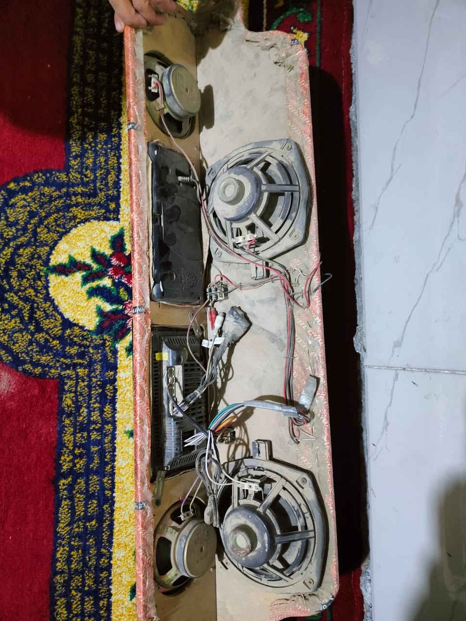 بسبب الوعود الكاذبة 
السلام عليكم شاشه للبيع بي سماعات ثنين مضخمات ثنين وساعه كله شغال سعره 70 الف وبي مجال للشراي 
***********
