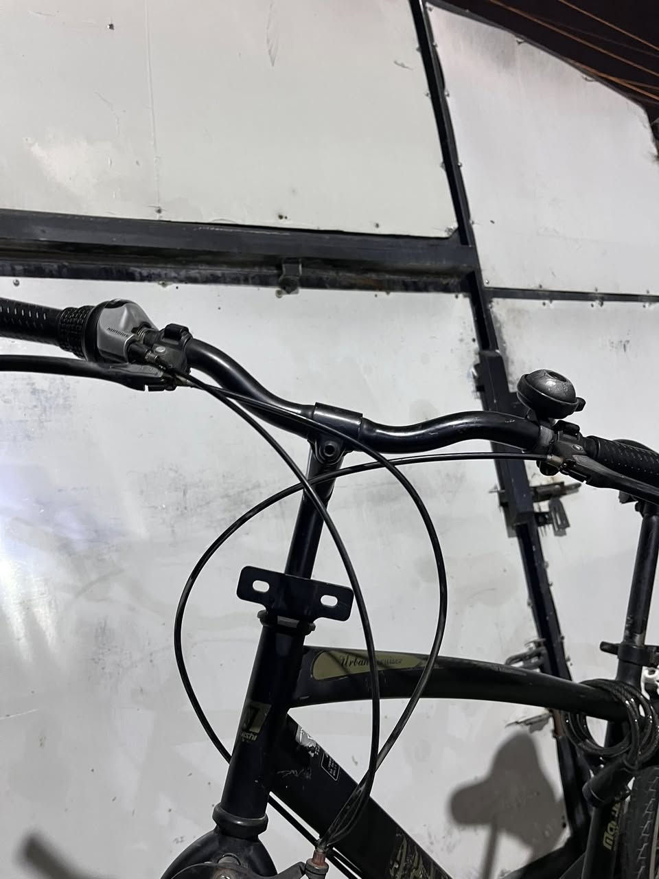 بايسكل C700 ياباني للبيع
شركة maruishi اليابانية

نوع APASCH 

حجم 27 

حساس امامي من شركة maruishi 

بايدرات اصلية maruishi 

جاملغات امامية و خلفية 

ستاند جانبي 

مكان تكدر تخلي بيه سلة إذا تحب تشد له 

كير 6 سرعات

جوب جديد 

صينية اصلية maruishi 

اربع ملصقات بلادية يابانية + 

تحذيرات تدل على ان البايسكل مسجل باليابان 

مستخدم بالعراق قليل

السعر 150 الف و بيه مجال للشراي

الشراي يتفضل *********** 

مكاني الكرادة
