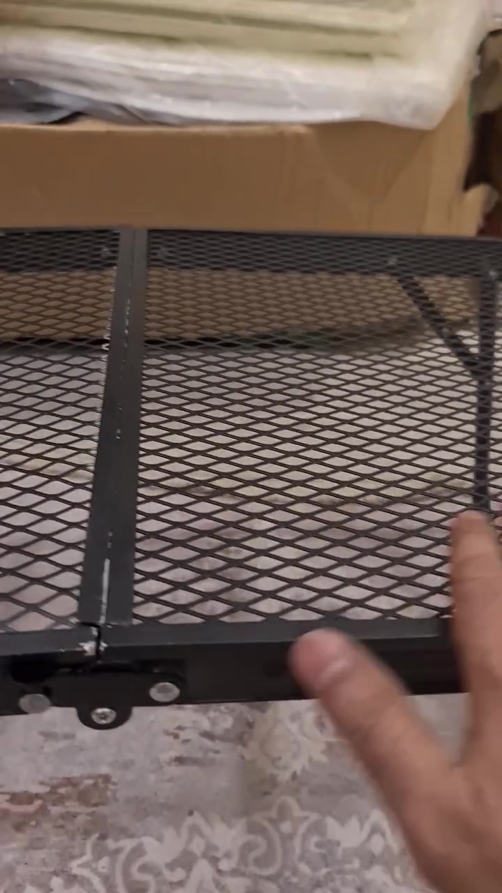 ميز كل القياسات والتفاصيل مذكور بالفديو قوي معدن حديد يصير مثل الحقيبة. مع اكلوب تعليك في وصط الخيم او على شي عدد 2
ومخدة صغيرة نفخ.. السعر مع التوصيل 20 الف خاص او على الرقم ***********
