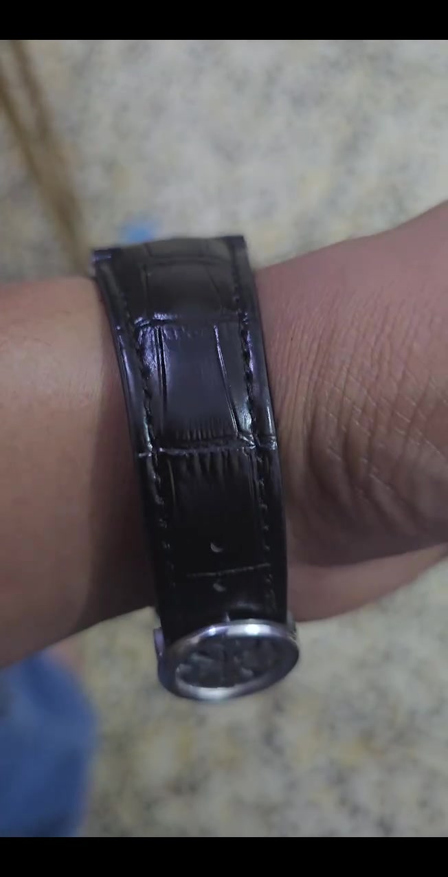 - ساعة ماركة ::  PATEK PHILPPE
سناتر شغالة 
-نوع السير :جلد  ✅
-القفل فراشه مختوم باسم الماركة 🔐
-منفذ للأيام 🎁
-العقارب لامينوس🎁
-ضد الماء 🤔


**إذا كنت صاحب هذا الإعلان وتريد حذفه لأي سبب، رجاءا أرسل رسالة إلى الدعم الفني**