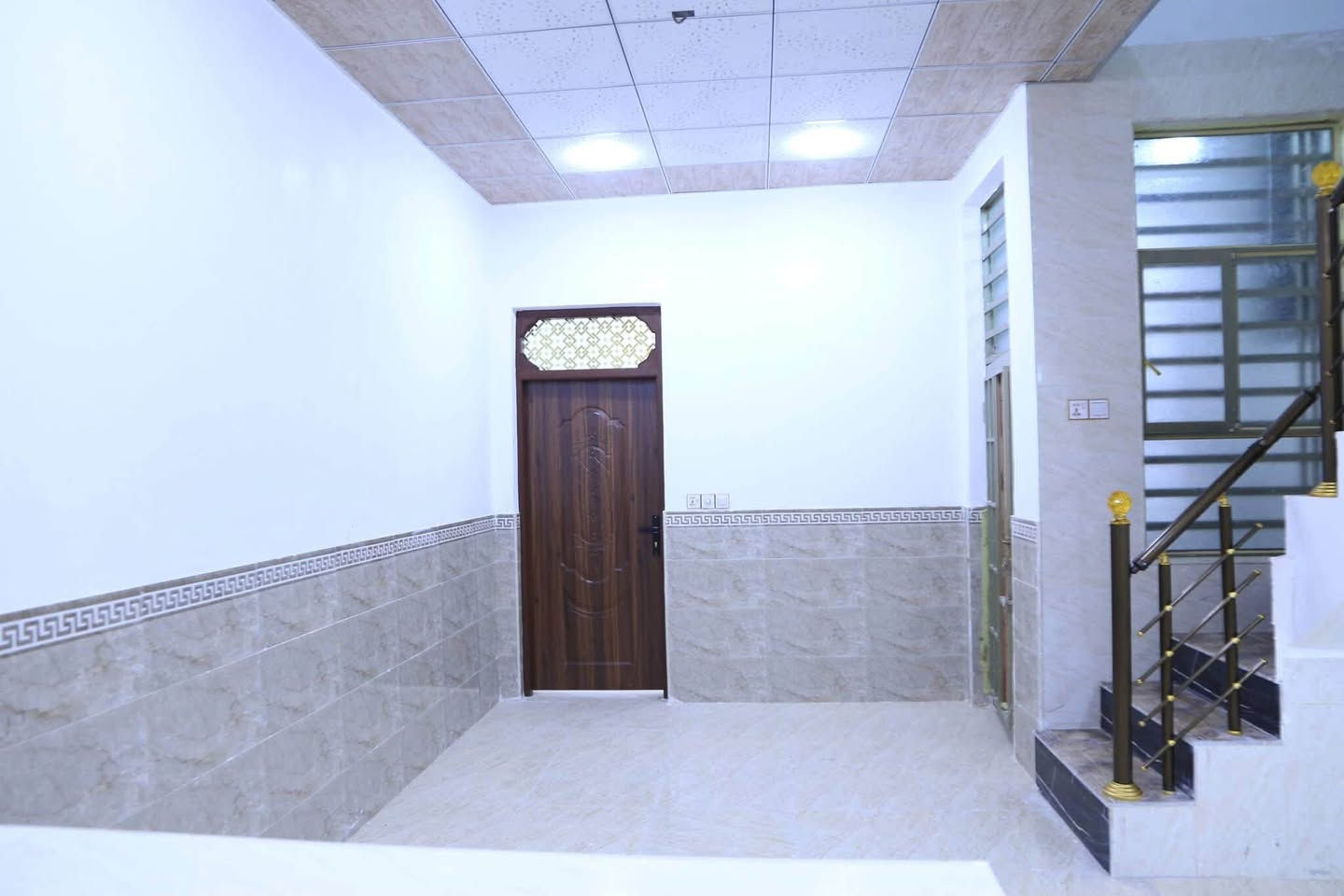 مكتب اكرم الحاتمي للعقار  ***********
==================================

        دار  للبيع المساحة 100 متر طابو صرف  

حي ميسان قطاع 24 على ساحة مشتل قرب الكيات 

==================================

       يحتوي ع / غرفة وصالة ومطبخ وأستقبال 

     وصحيات داخلية وخارجية ومكشوفة وطارمة

      البناء جديد طابوق والسقف صب كونكريت  

            البيت نضيف وفارغ غير مسكون 

             السعر  110 مليون وبي مجال

للاستفسار الاتصال بالرقم  *********** وات سآب 

او مراجعة المكتب/ عنوان المكتب النجف الكوفة 
  
  حي ميسان شارع الكيات مقابل اسواق حليم
