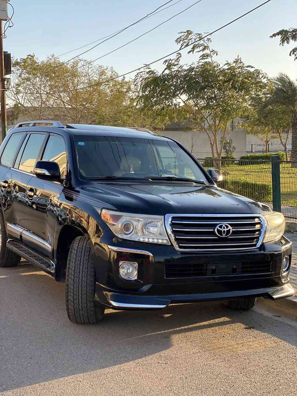 يالله السلام عليكم لاندكروز 2012 GXR بريم اصل باب اول فول 1/1   V6  رقم بغداد الجديد باسمي هزه وفحص وسنويه كله جديد كير ومحرك ومكينه  مكفول كفالة عامة ممفتوح برغي بيهن على وضع الشركة تخم تاير جديد بيه نصف جاملغ خلفي مال سايق كلير  فقط 🤍

الموصفات 
فتحه سقف 
محرك V6
-كامره 
-شاشه لكزز
-طفايه
-ثلاجة 
-اضويه زرق
- حساس دمعة  
-اضويه بلدوس 
-كشنات جلد +كهرباء + ثلاث حركات 
-ماشيه 180 الف حقيقي 
-لايت زينون 
-تحكمات ستيرن 
-مري كهرباء+ شفط +قلاب عند الرجوع +اشاير بل مري 
-حساسات امامي خلفي 
- يدات نيكل وباغة 
-زراك لايت 
🔊شادلهة منظومة صوت JBL فوول صوت
معروفه موصفات البريم سياره احلى من صور بعده كله عل بلاد على وضع الشركة مكان بغداد السيديه 🏠 
السعر345 يعني 3 شدات و 45 ورقه 💵  بيع او مراوس بتاهو موديل 21 وفوك 
الاستفسار ☎️ (***********)
