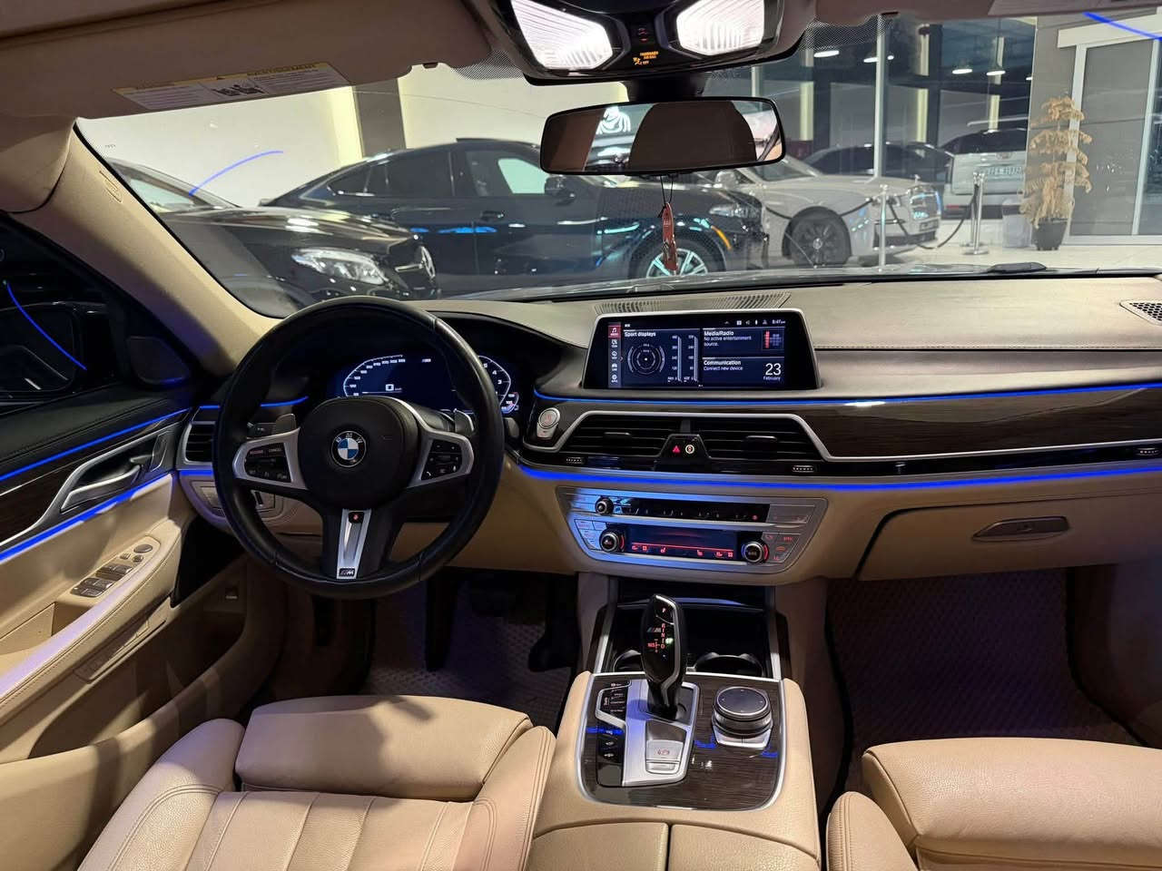السلام عليكم 
للبيع سعر جدا مناسب🔥 
BMW 740li M Package 
باب طويل موديل 2021 ماشية 50 الف
فول مواصفات (M باكج وبانوراما وابواب سحب وشباك لد و جكات وكشنات جلد تدفئه وخزن وكهرباء وبرده و5 كامرات وحساسات ورادارات ونقطة عمياء ولايتات LED واناره مخفية وبصمات وصندوك كهرباء وبعد هوايه مواصفات )
السياره وارد امريكي بيها جاملغ مبدل بلادي وشبر صبغ بدون دواخل او ايرباك حادث جدا بسيط ورقم الشاصي بالصور
گير ومكينه بشرط
السياره مرقمه اربيل وجاهزه
🚨مغلفة ppf بالكامل
🚨السياره مضللة وبيها باج تضليل من المرور
السعر : 395$ ورقه 
للاستفسار: *********** كاوه جمال 
العنوان: السليمانية المعارض الجديده معرض (الجاف)
